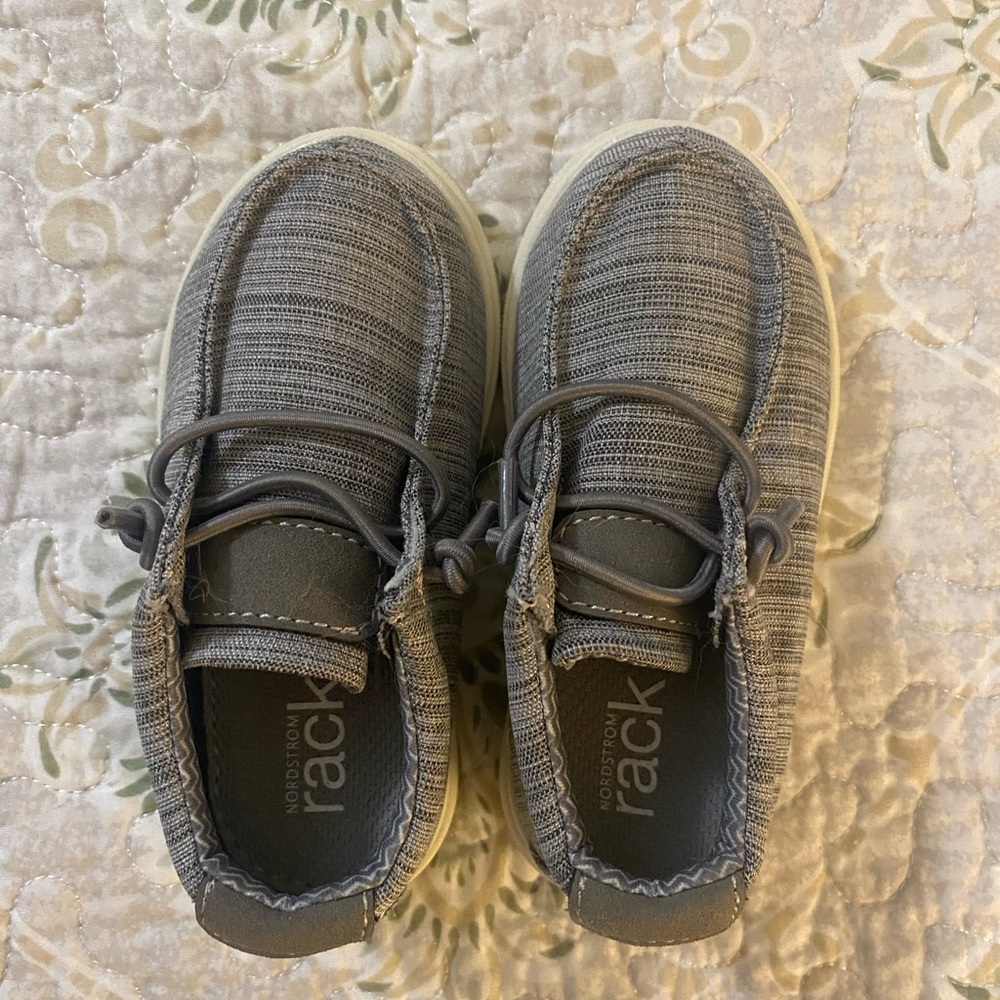 Nordstrom Rack Toddler Size 6 Slip on Shoes